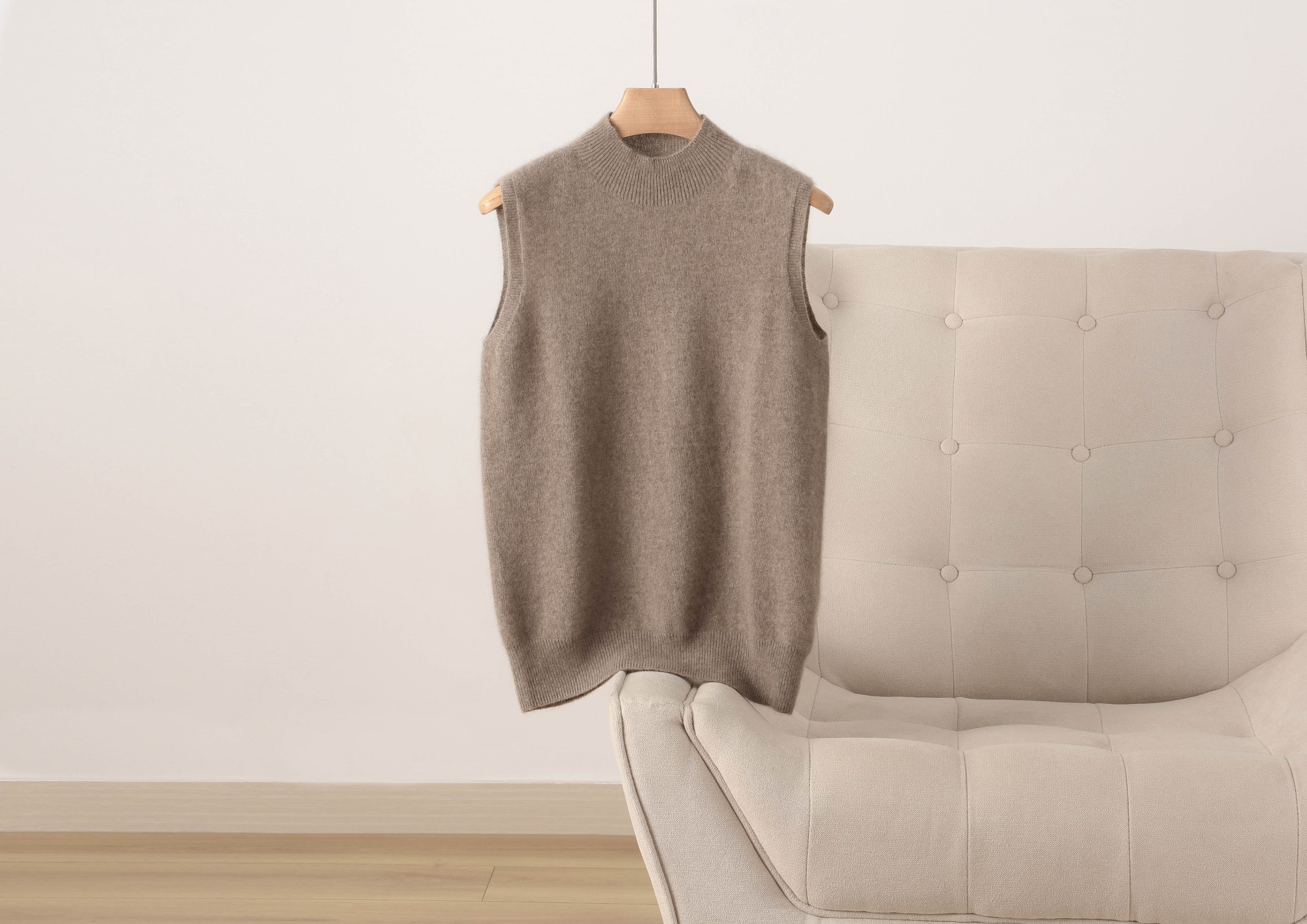 Sleeveless base shirt