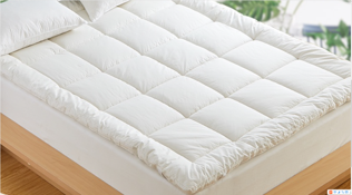 Wool mattress topper