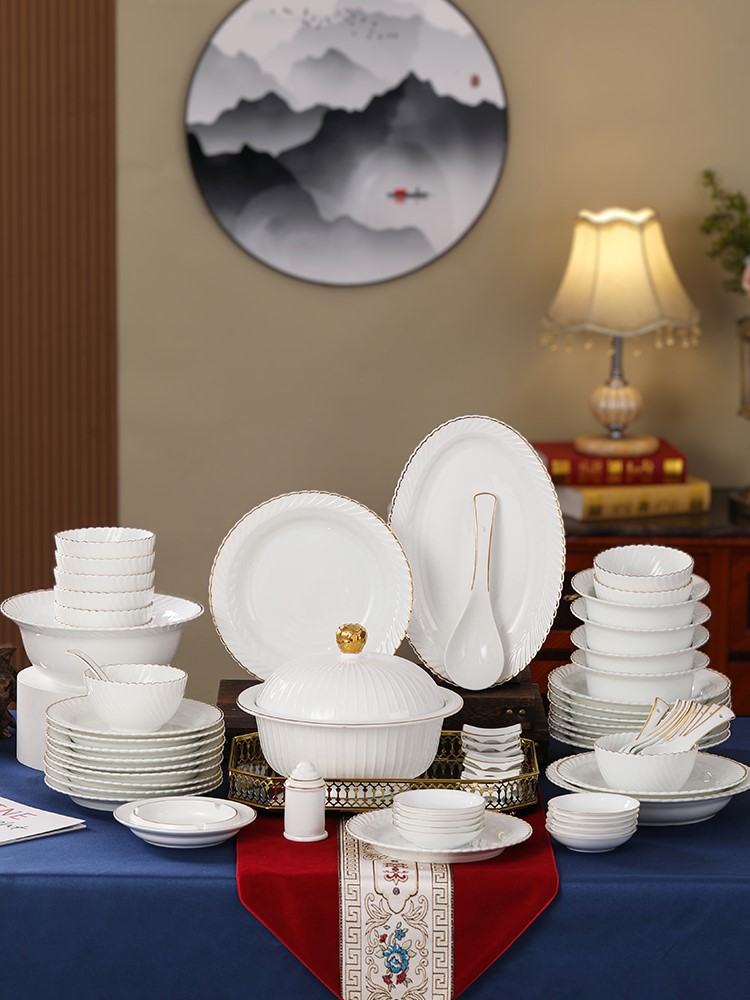 Embossed crochet tableware set