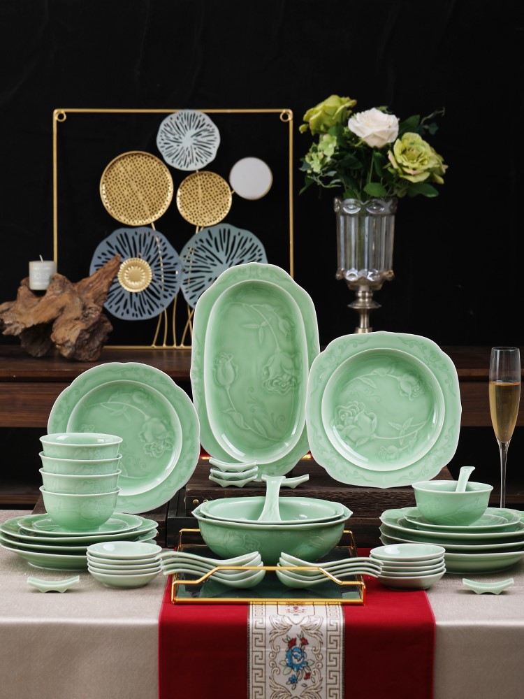 Embossed rose tableware set