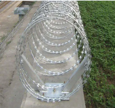 Low Price 300mm to 900mm 33 Loop Galvanized Razor Barbed Wire