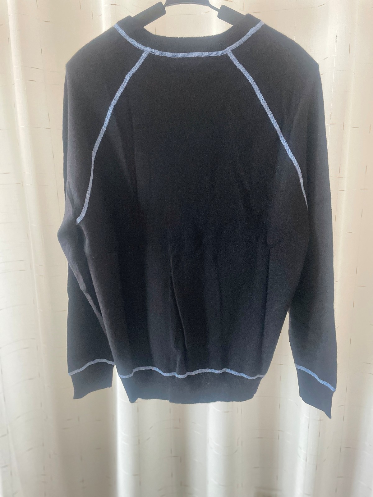 Women's pullover with contrasting edge