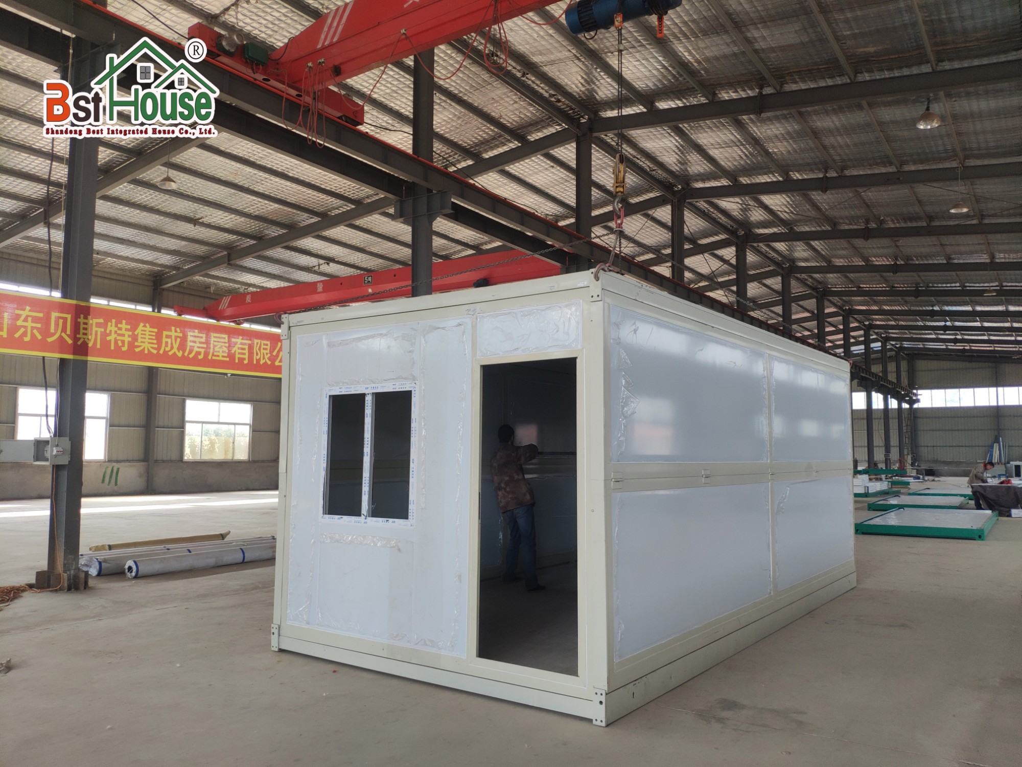 Low cost prefabricated mobile modular housing