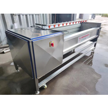 Chinese herbal medicine brush cleaning machine