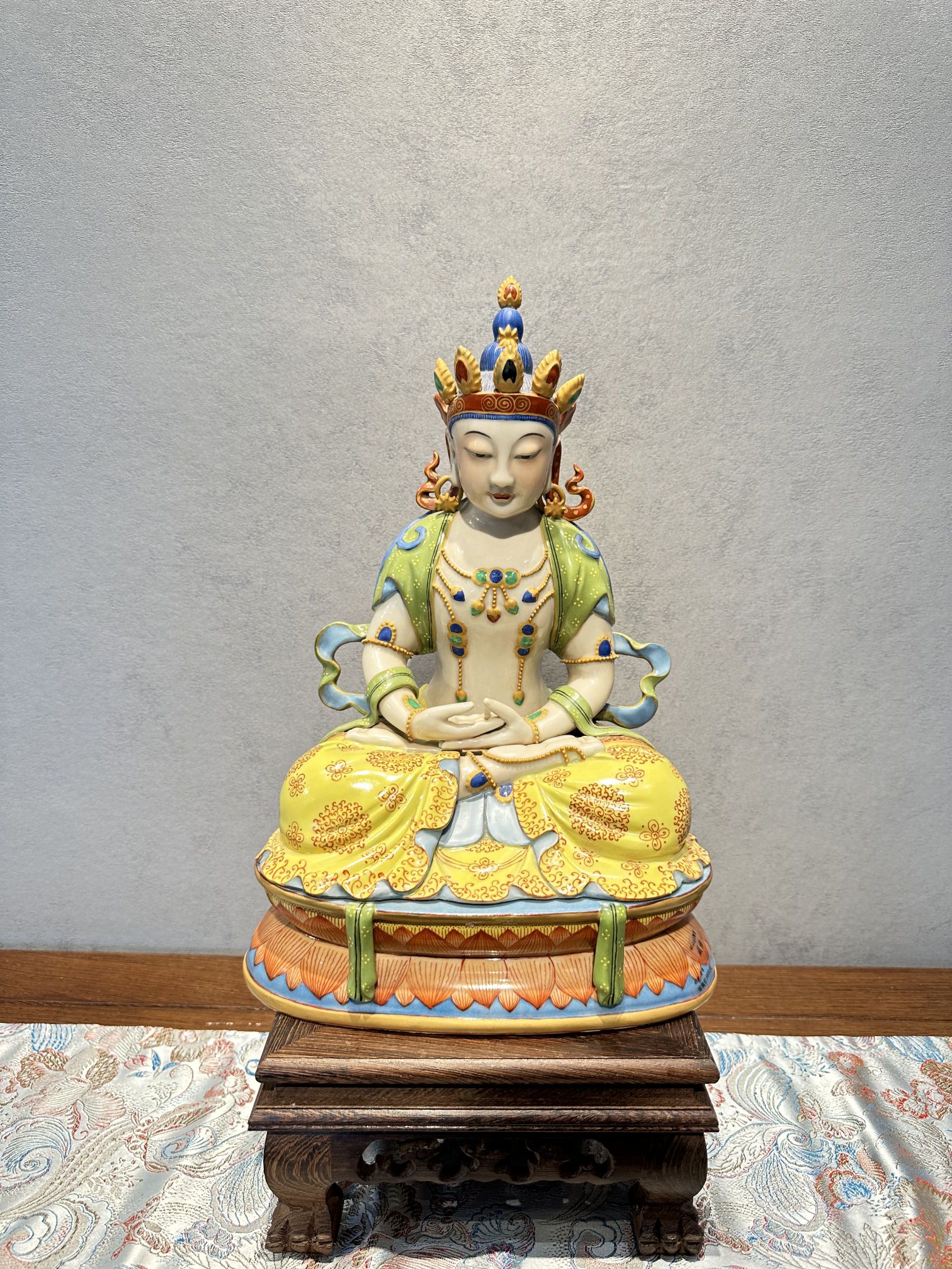 Ceramic  painted Guanyin Buddha statue