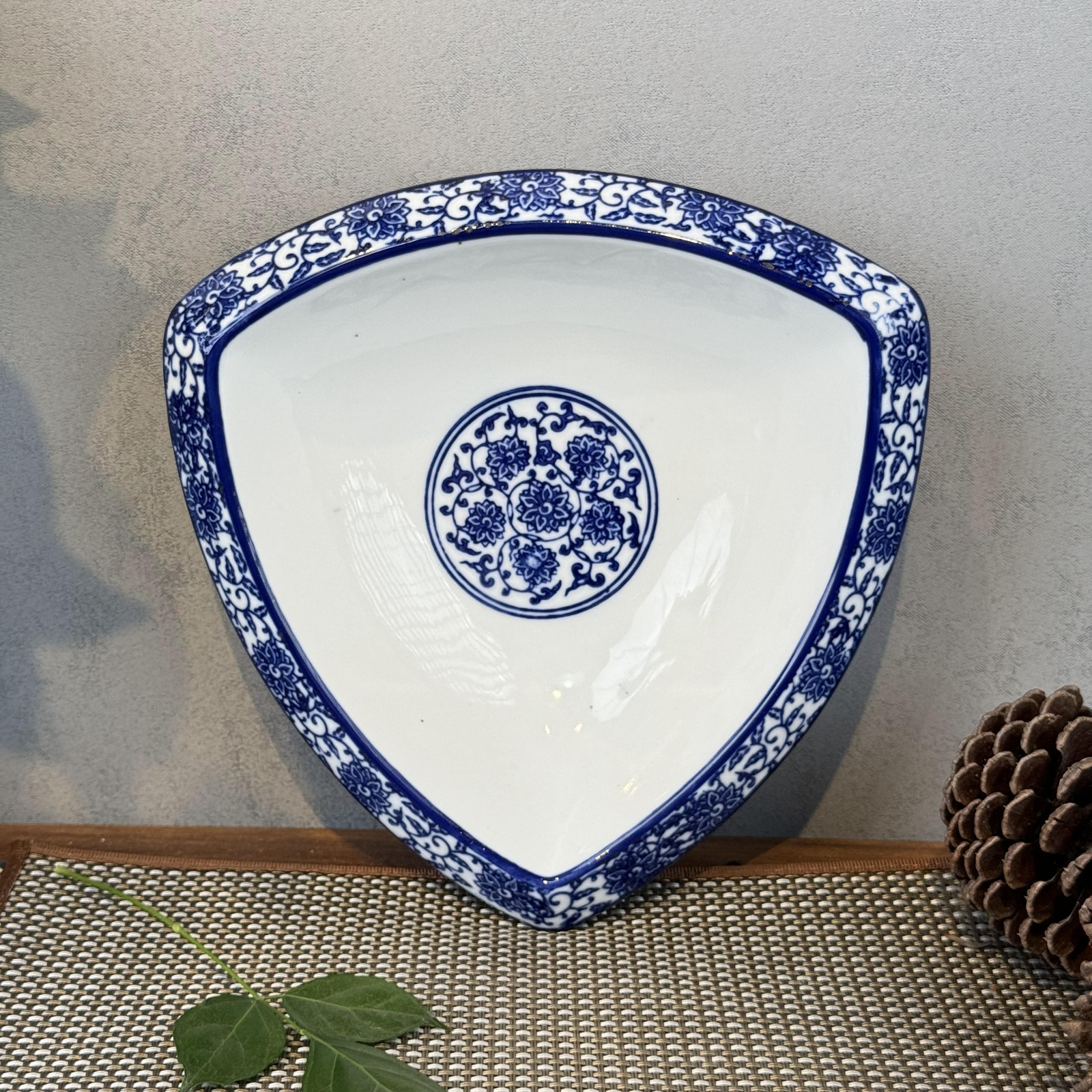 blue and white porcelain Triangular plates