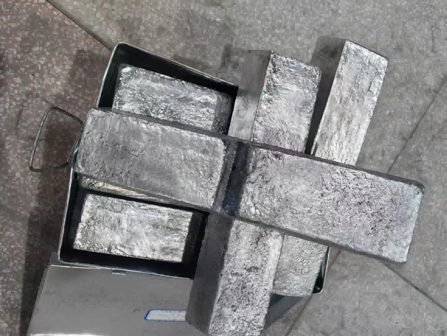 Magnesium-neodymium master alloy