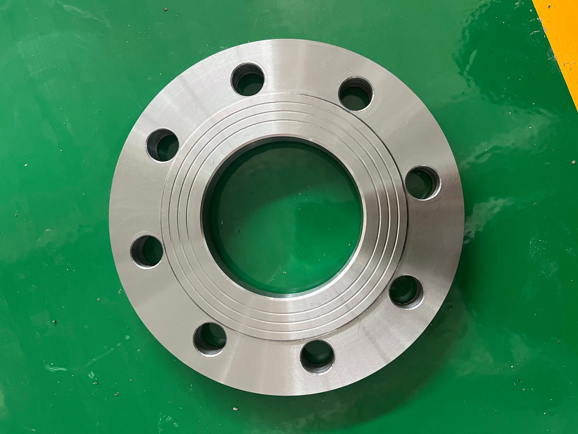 Flat welding flange